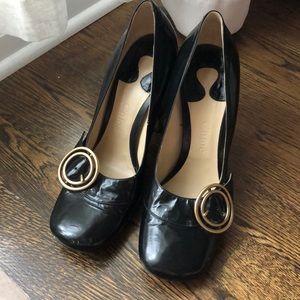 Chole pumps with brass hardware